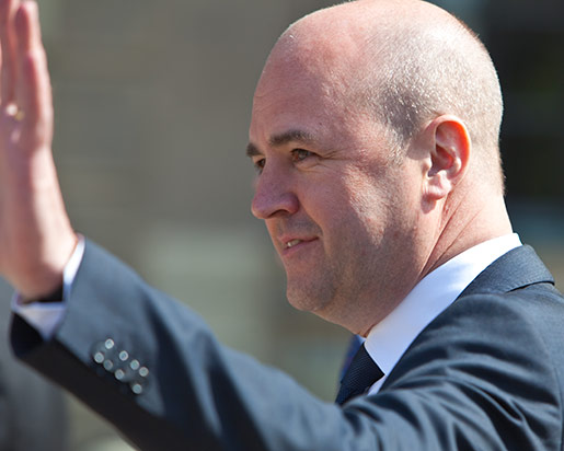 Fredrik Reinfeldt wins parliamentary elections.